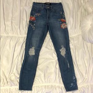 Flower Embroidered Midrise Skinny Jeans